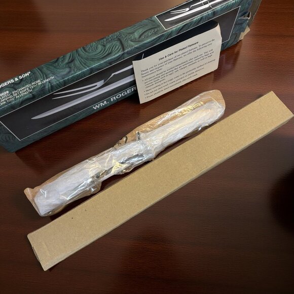 Wm. Rogers & Son Stainless Steel Carving Knife & Fork Set Enchanted Rose - Picture 5 of 8